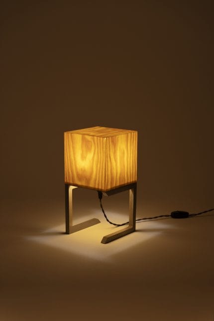 TAHTI Çam Kaplama Masa Abajuru