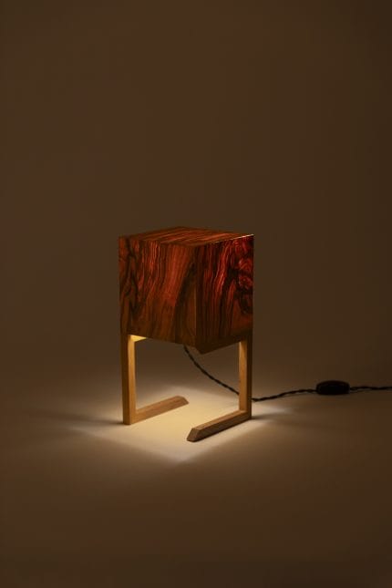 TAHTI Diş Budak Kaplama Masa Abajuru