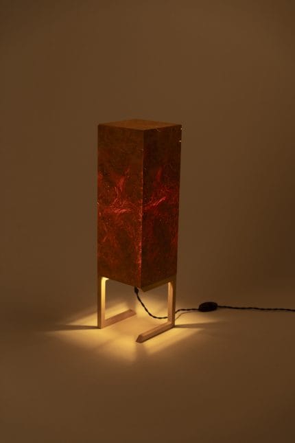 TULI Masa Abajur Zarif Tasarım ve Doğal Ahşap Dokusu ile Aydınlatma