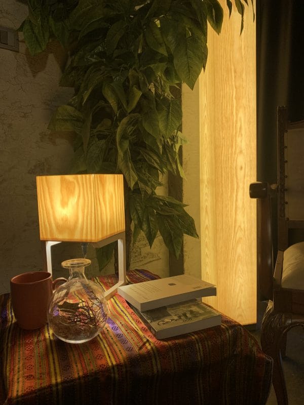 TAHTI Çam Ağacı Kaplamalı El Yapımı Masa Abajuru